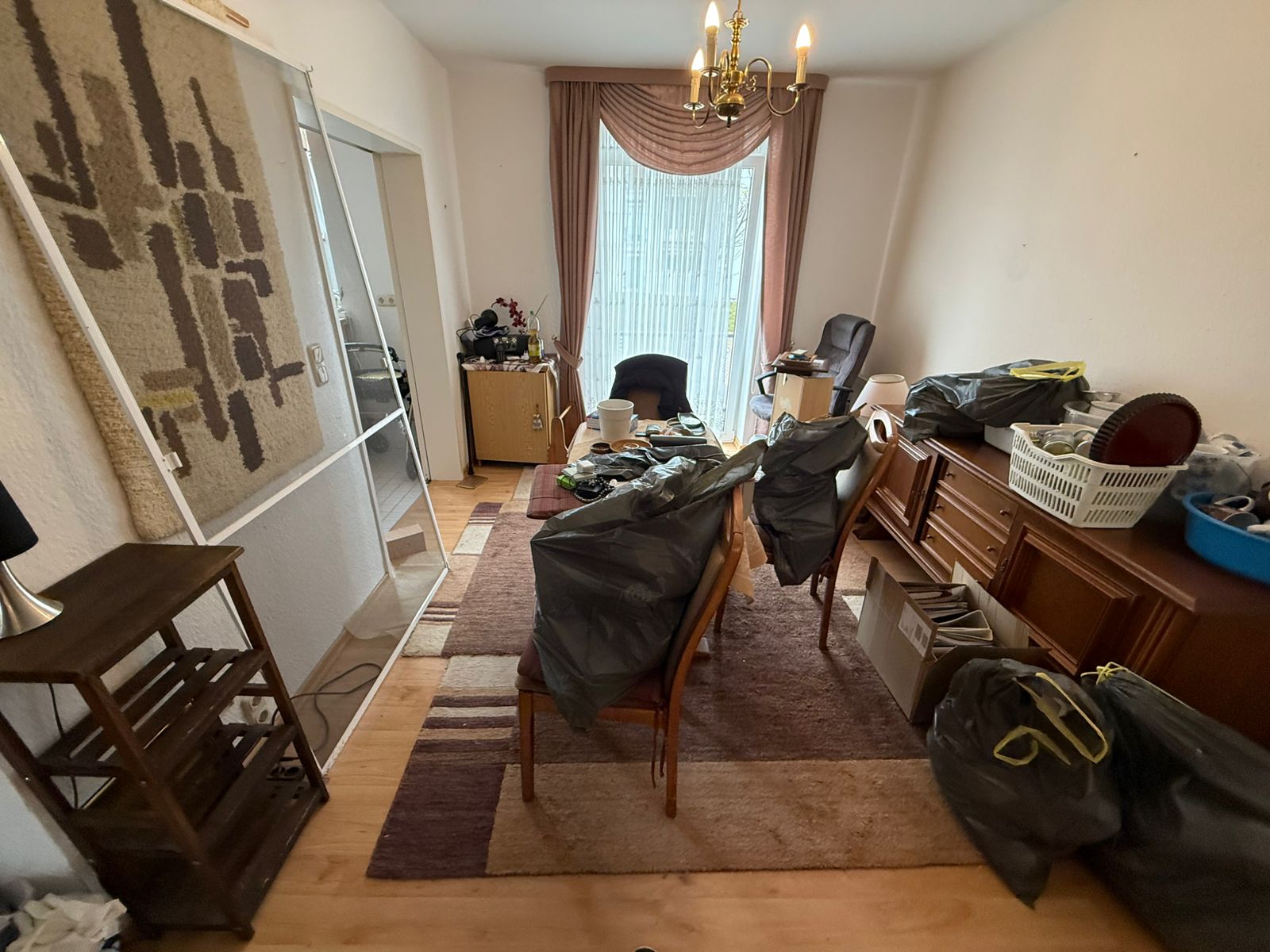 Kleiner Raum vor der Entrümpelung